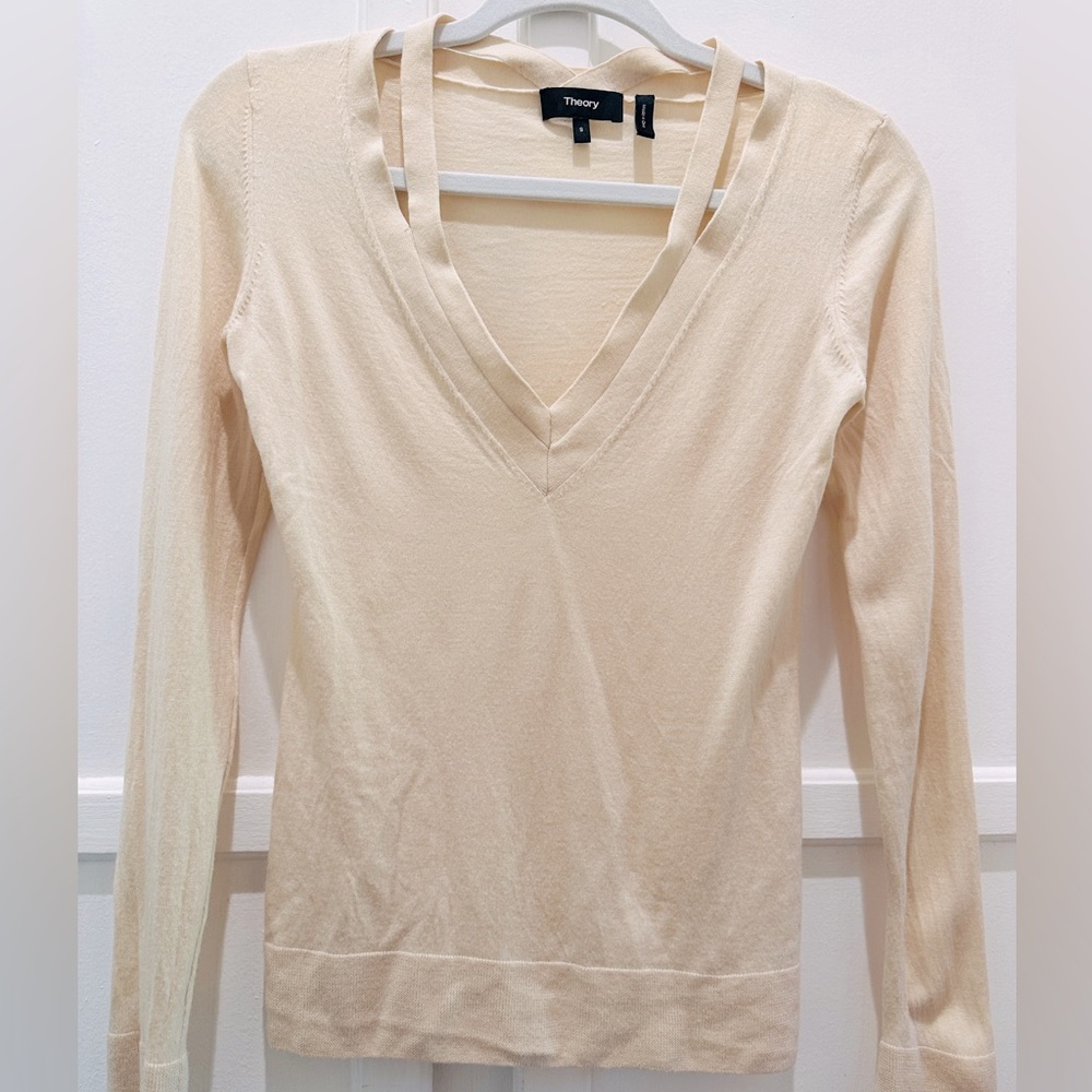 THEORY SWEATER CREAM SEXY VNECK